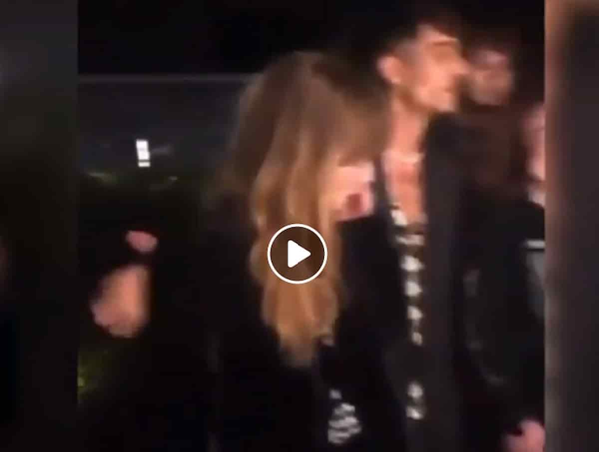 Victoria De Angelis sembra piangere... ma non è così: nessuna molestia, smentita la fake news