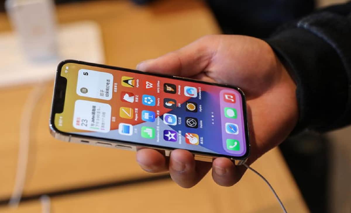 Apple controllerà tutte le foto salvate sul cellulare: caccia a materiale pedopornografico