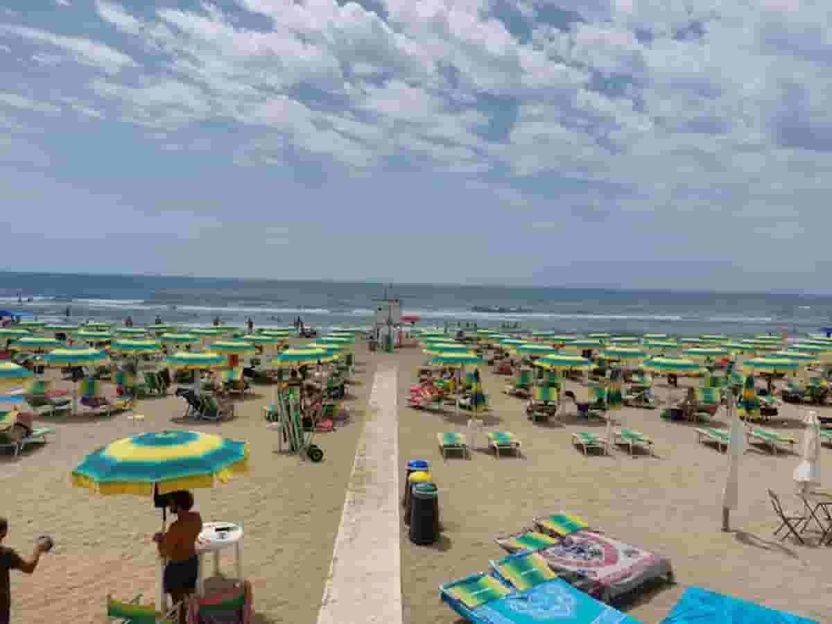 Caorle, ragazzo di 28 anni muore annegato: si era allontanato un attimo dal padre