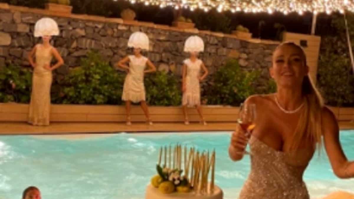 Diletta Leotta, ecco perché alla festa c'erano le "donne lampadario": l'effetto sparkling