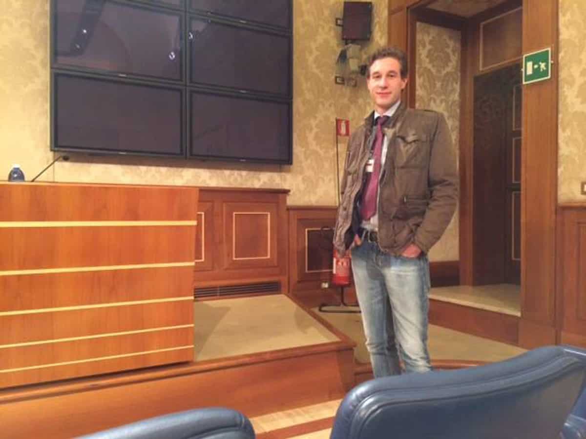 Il giornalista di Repubblica Francesco Giovannetti minacciato da un no Green pass: "Ti taglio la gola"