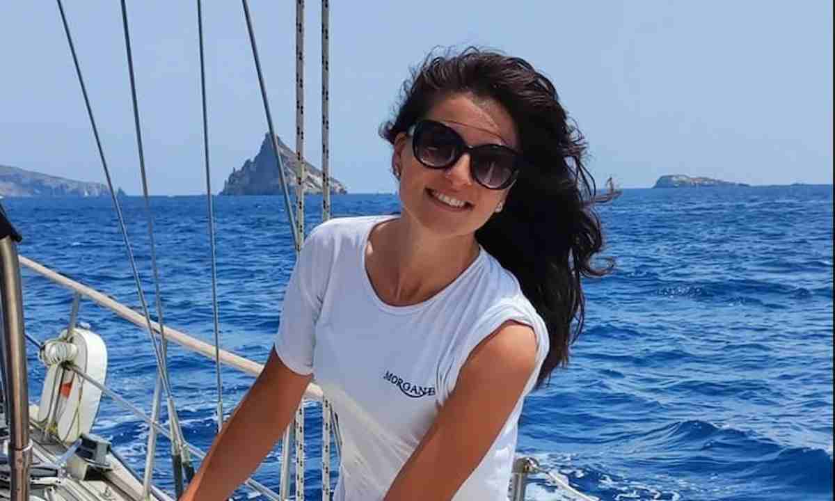 Va a fuoco barca a vela nel porto Marina di Stabia: Giulia Maccarone muore a 29 anni