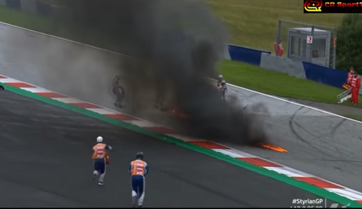 GP Austria, video incidente e incendio tra Savadori e Pedrosa: le due moto prendono fuoco