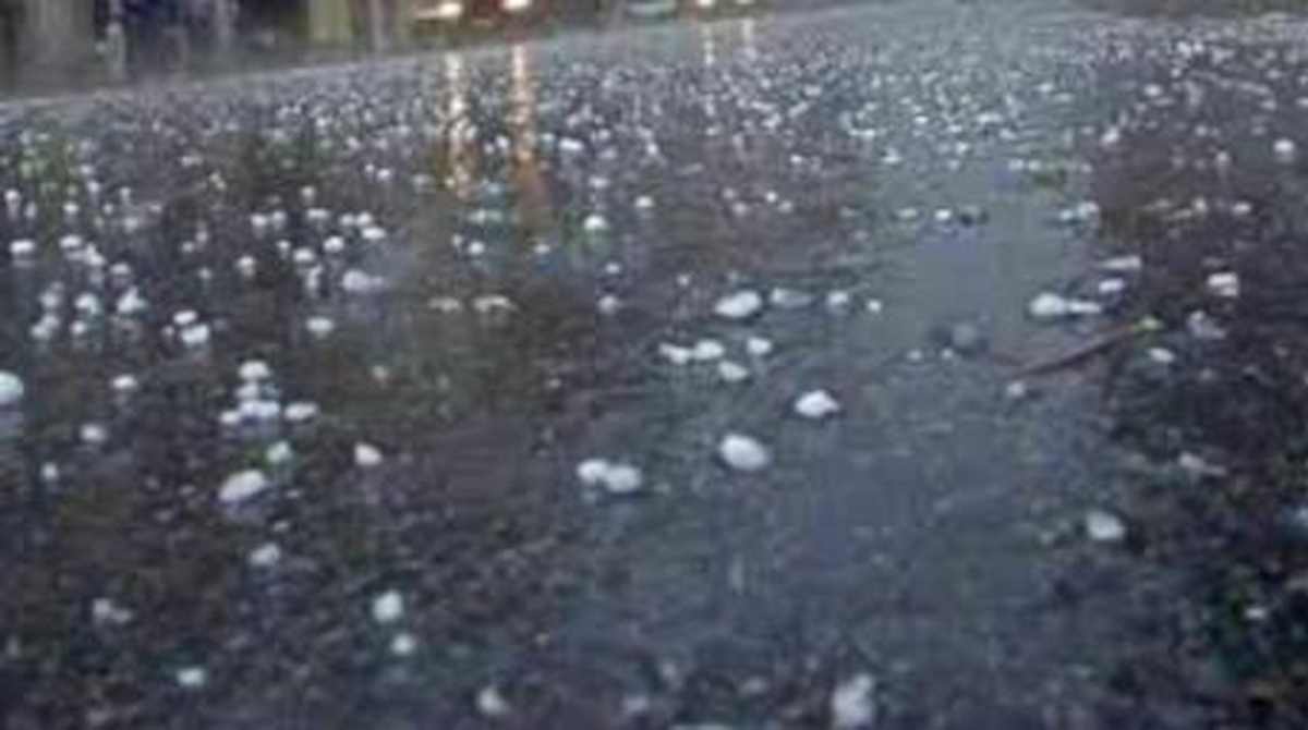 Temporale e grandine su Piacenza: la città imbiancata in pochi minuti dopo una mattinata di sole