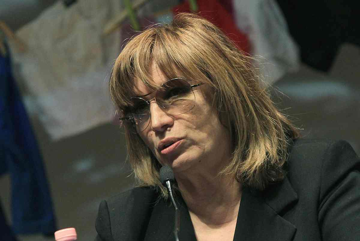 Iva Zanicchi, dopo il fratello morto per Covid paura per la sorella: "Ha preso la variante Delta con il vaccino"