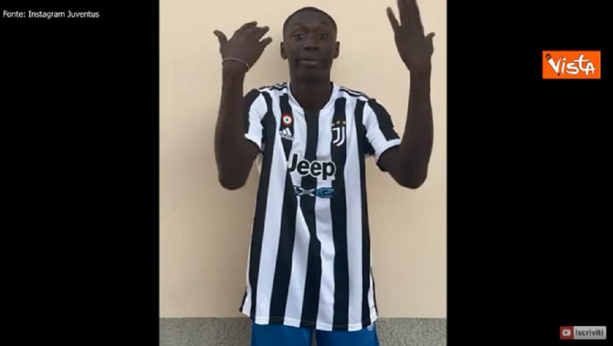 Khaby Lame, la star di TikTok nel video di presentazione di Locatelli alla Juventus