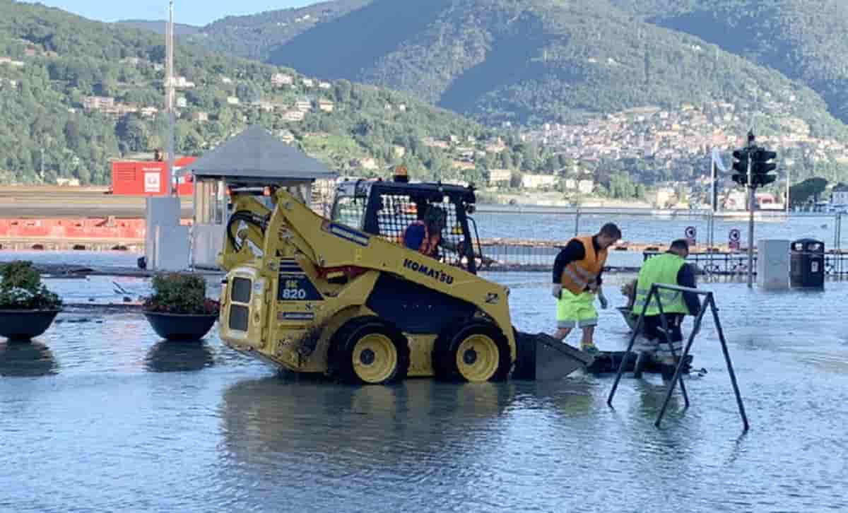 Esonda anche il Lago di Como, strade allagata in città FOTO: 20 cm in più in poche ore