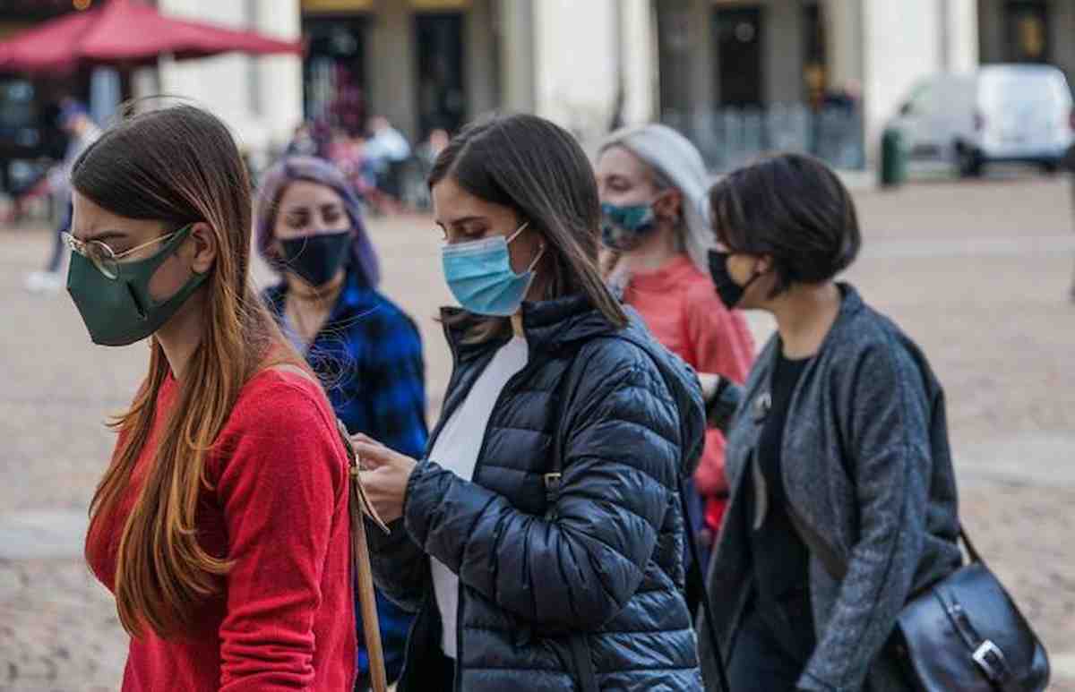 mascherina foto ansa