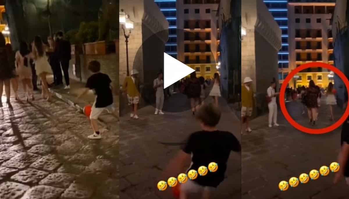 Napoli, padre al figlio: "Ti compro la granita se colpisci con il pallone quella bambina" VIDEO