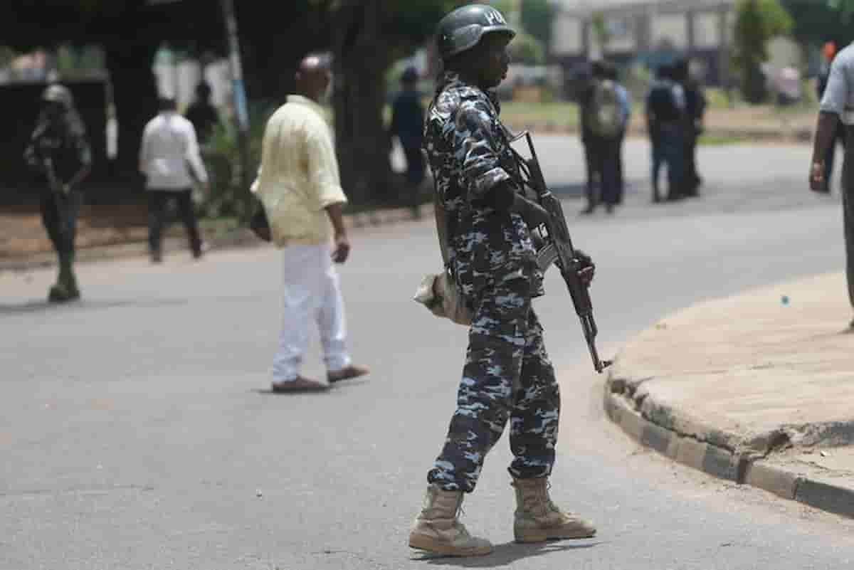 Nigeria, attacco armato in un'accademia militare: due morti e un ufficiale rapito