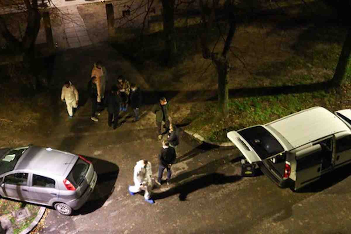 Uccide moglie malata con una coltellata al petto e si impicca ad un gazebo: tragedia alla Giustiniana