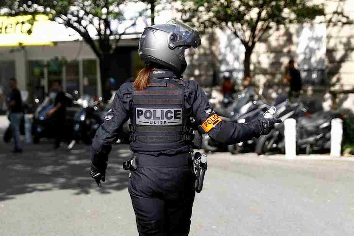 Francia, ucciso un prete in Vandea. Sospetti sull'uomo che diede fuoco alla cattedrale di Nantes