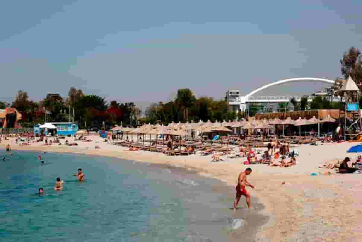 Positivi in giro in vacanza, prof e sanitari evasori del vaccino...le truppe dell'8 settembre Covid 2021