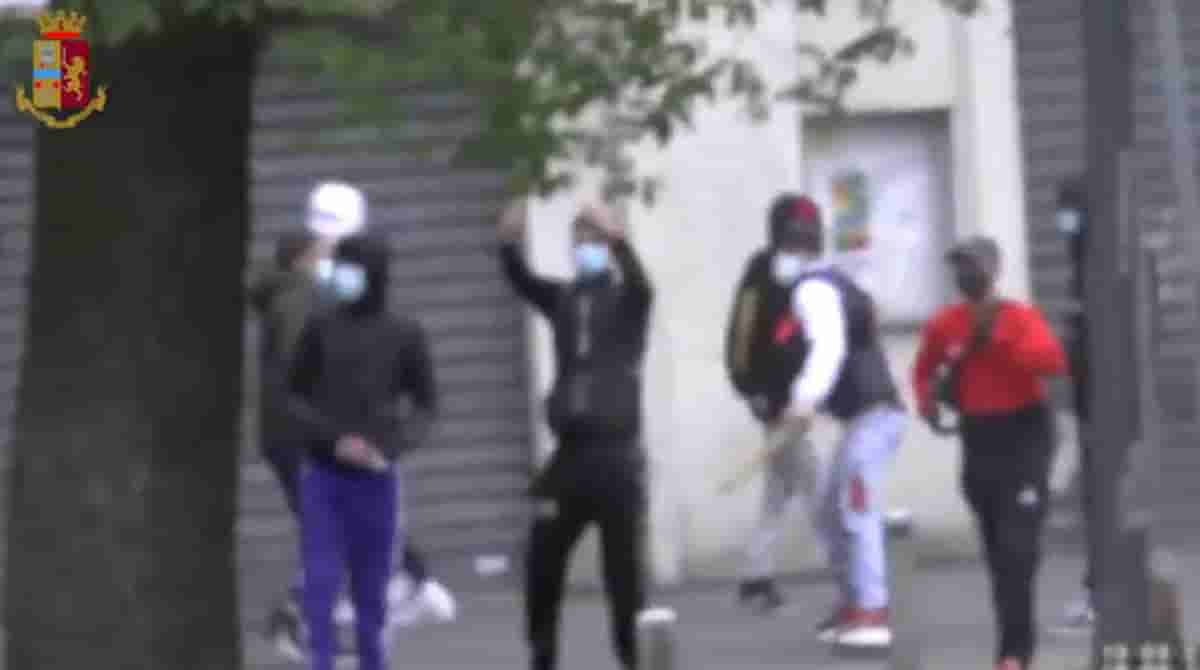 Rondo da Sosa e Baby Gang, daspo Willy per i disordini davanti a una discoteca di Milano