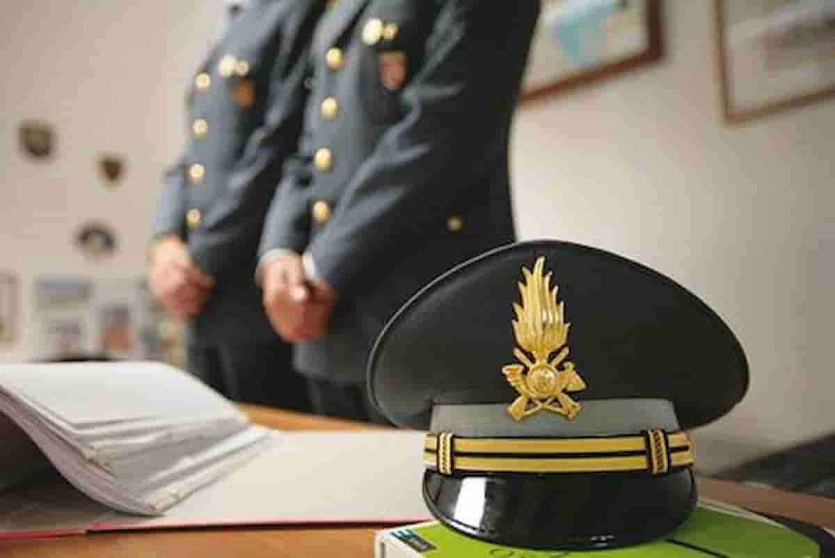 Reggio Calabria, suicidio ufficiale della Guardia di Finanza in caserma, si è sparato con la pistola d'ordinanza