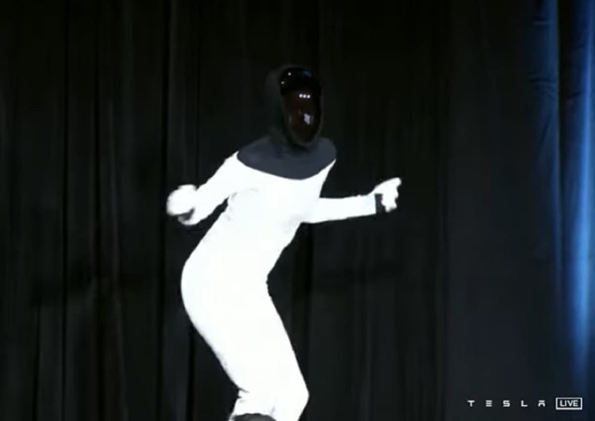 Tesla Bot, robot umanoide creato da Elon Musk: 1,78 cm, 57 kg, cammina, lavora, balla VIDEO