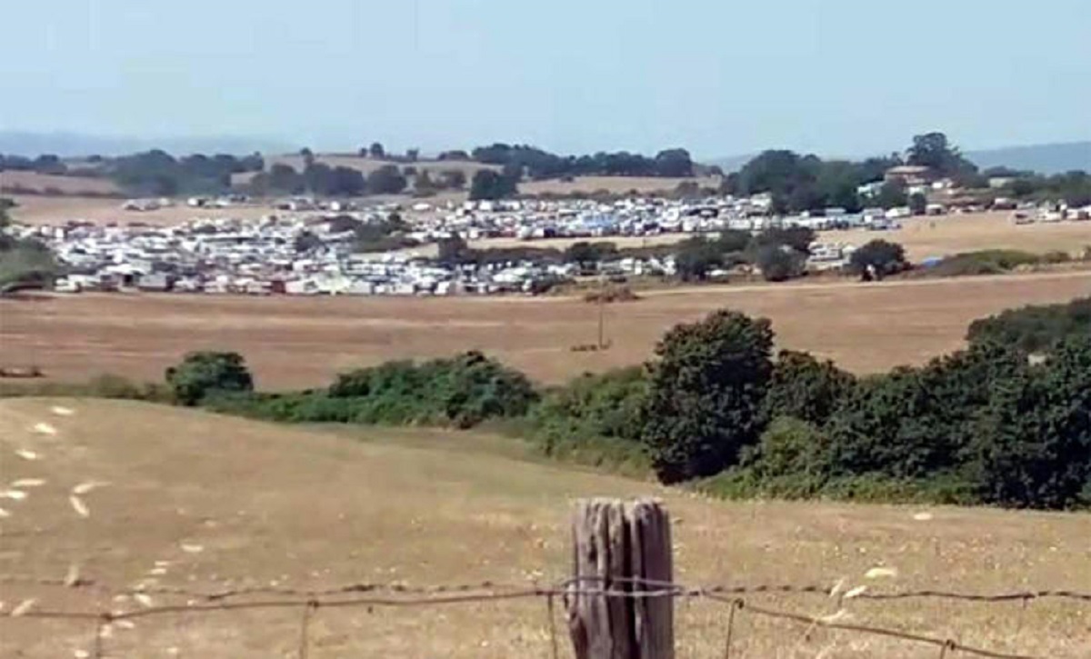 Valentano Rave Party, morti, contagi, stupri: oggi si chiude? Arriva la polizia con 20 blindati