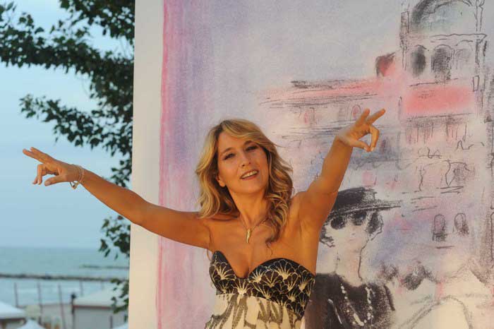 Jo Squillo chi è, età, dove e quando è nata, vero nome, Gianni Muciaccia, vita privata, Instagram, problemi di salute, Festivalbar, L'isola dei Famosi, Grande Fratello Vip, biografia e carriera