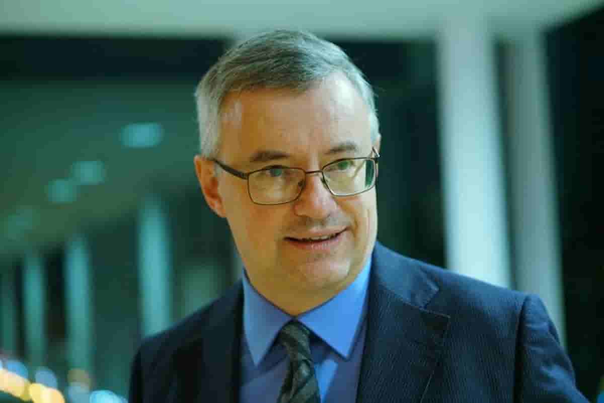 Alessandro Barbero, storico contro il Green Pass ma a favore dell'obbligo vaccinale