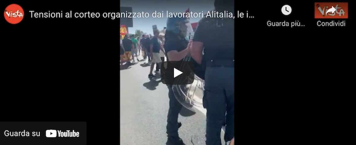 Alitalia, tensione durante il corteo organizzato dai lavoratori a Fiumicino VIDEO