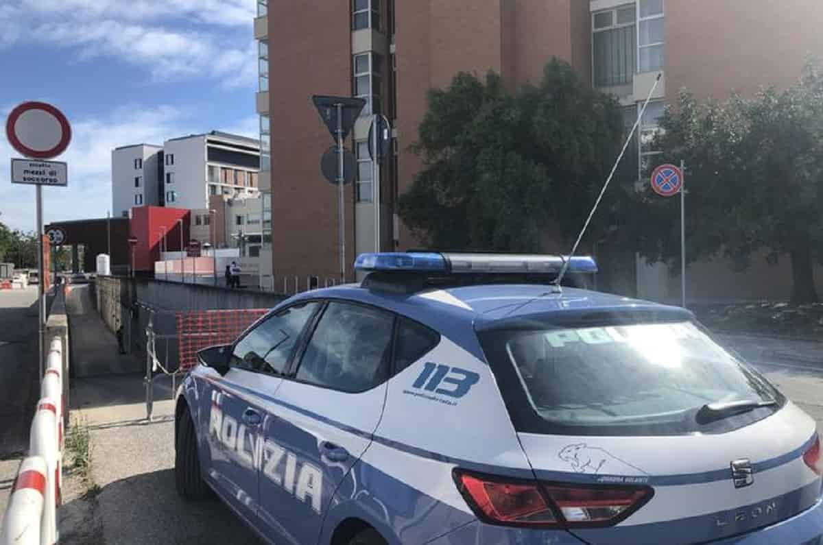 Bari, 81enne accoltellata e uccisa in casa nel quartiere Carrassi. Ipotesi rapina
