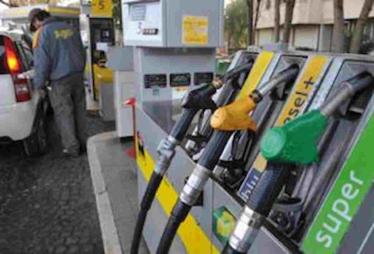 Benzina, il prezzo sale a 1,670 euro al litro: è il livello più alto dalla fine del 2014
