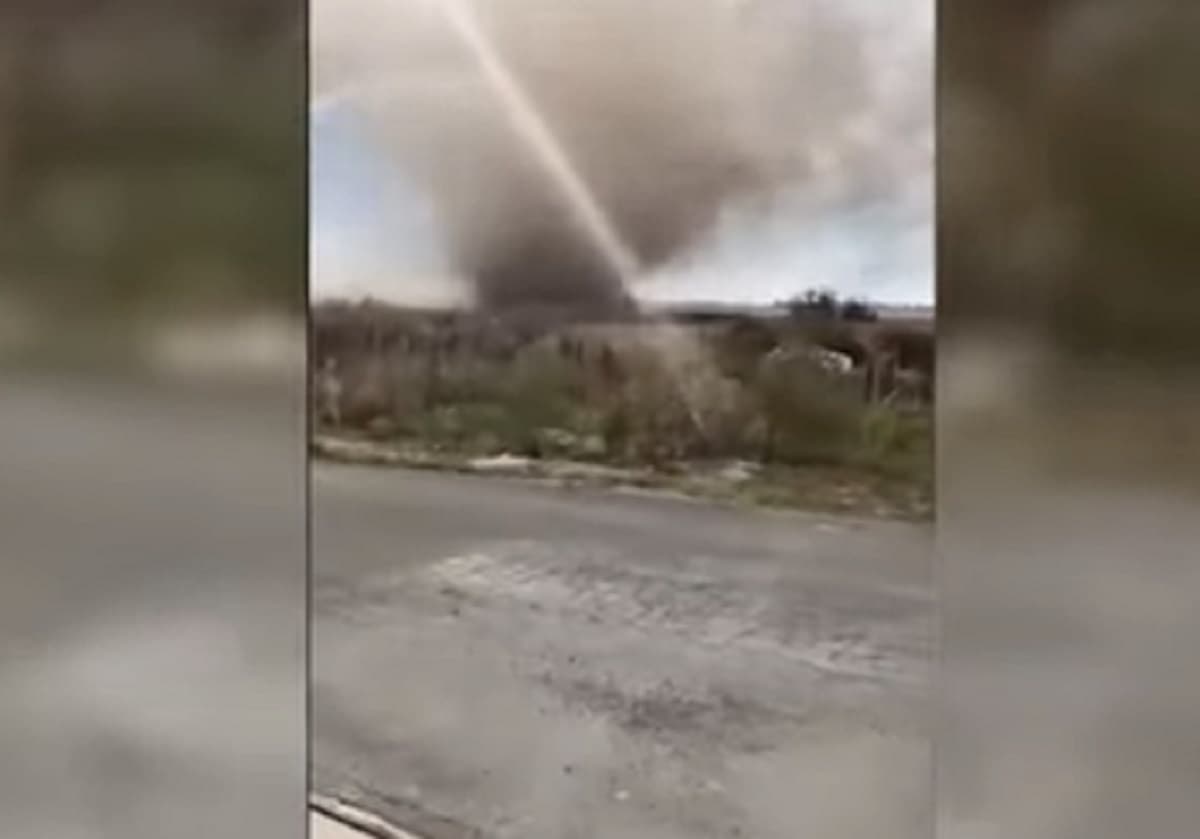 Tromba d'aria a Carpi nei pressi dell'AeroClub: trascinati via sette aerei VIDEO