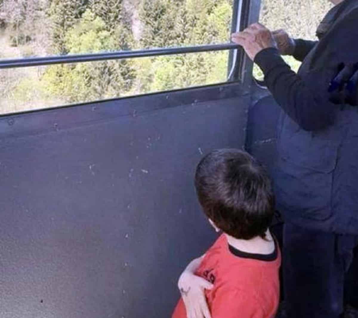 Eitan, il nonno agli arresti domiciliari in Israele. Media: il bambino è nella casa dei nonni vicino Tel Aviv