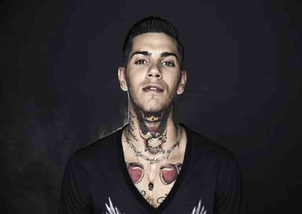 Emis Killa chi è: età, peso, altezza, fidanzata Martina Bottiglieri, ex Tiffany Fortini, figli, Instagram, vero nome e vita privata del rapper