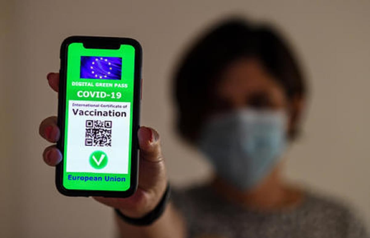 Green pass da oggi 1 settembre obbligatorio per treni, aerei, scuola, autobus, università