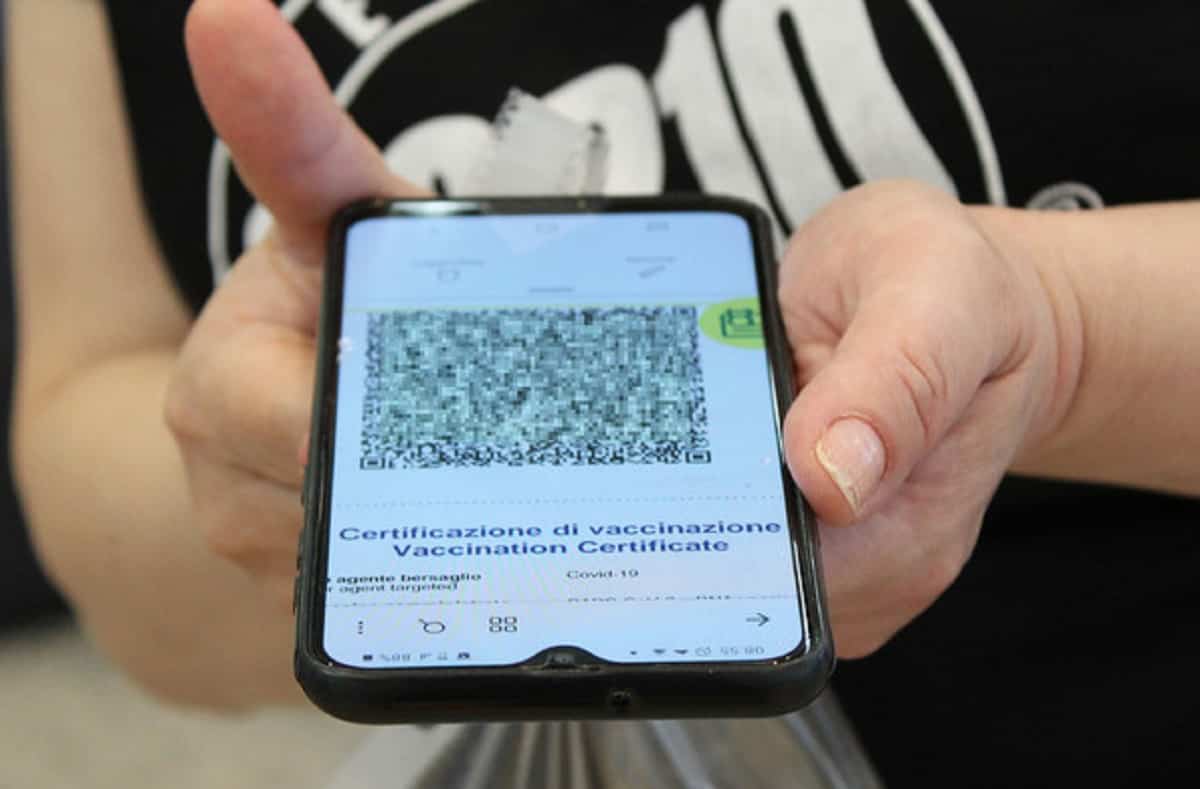 Green Pass per i lavoratori: chi controlla e multe nel pubblico e nel privato