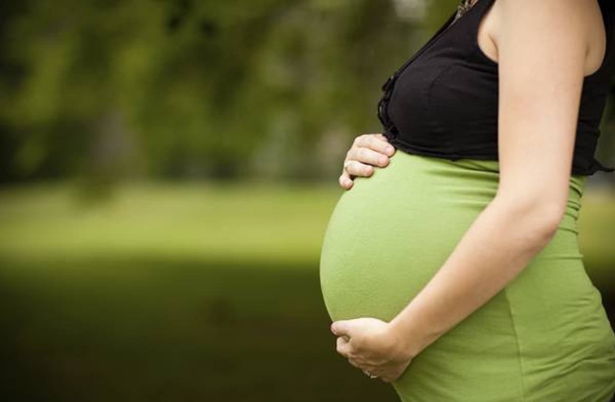 Incinta a 62 anni, da 16 non aveva il ciclo e il marito si era sottoposto a vasectomia