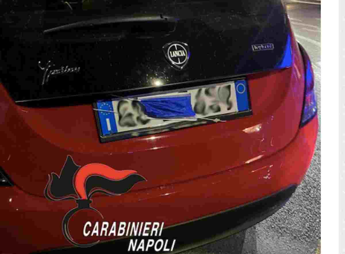 Mascherina chirurgica su targa per eludere zona ZTL, multati due automobilisti a Nisida (Napoli)
