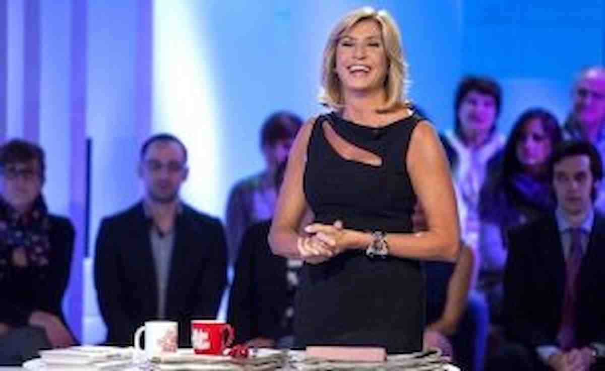 Myrta Merlino e l'infortunio al piede, lei ci scherza su: "Niente tacchi per qualche settimana!"