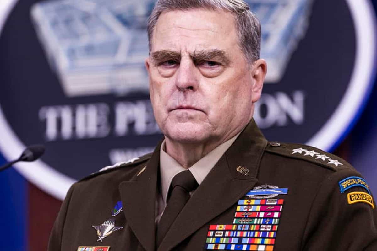 Milley che dal Pentagono chiamò la Cina: Trump non ha più i pulsanti nucleari, non può scatenare attacchiMilley che dal Pentagono chiamò la Cina: Trump non ha più i pulsanti nucleari, non può scatenare attacchi