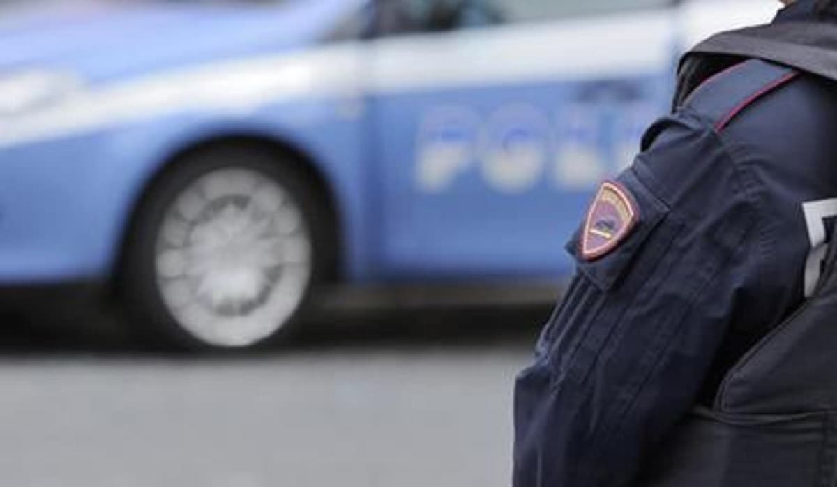 Nettuno, poliziotto spara alle gomme di un'auto dopo una lite per amore