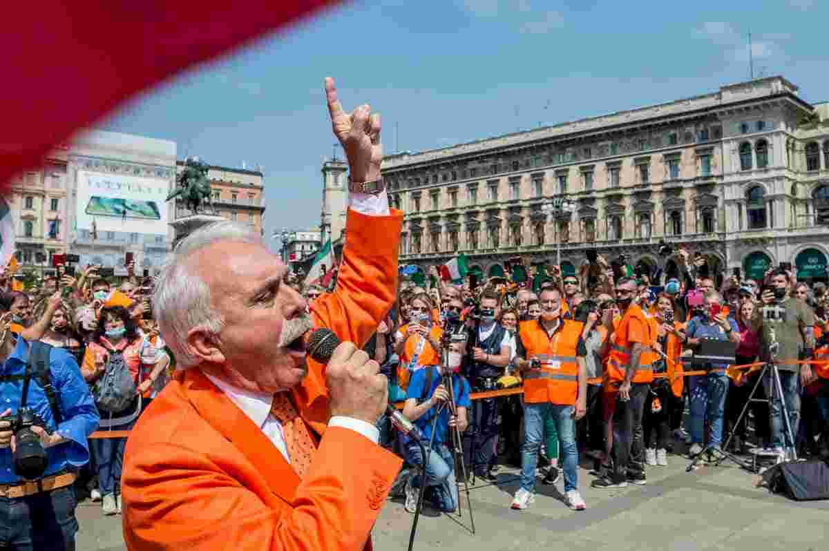 Antonio Pappalardo, tolti i gradi al generale dei Carabinieri in congedo: aveva definito il Covid "una c... pazzesca"