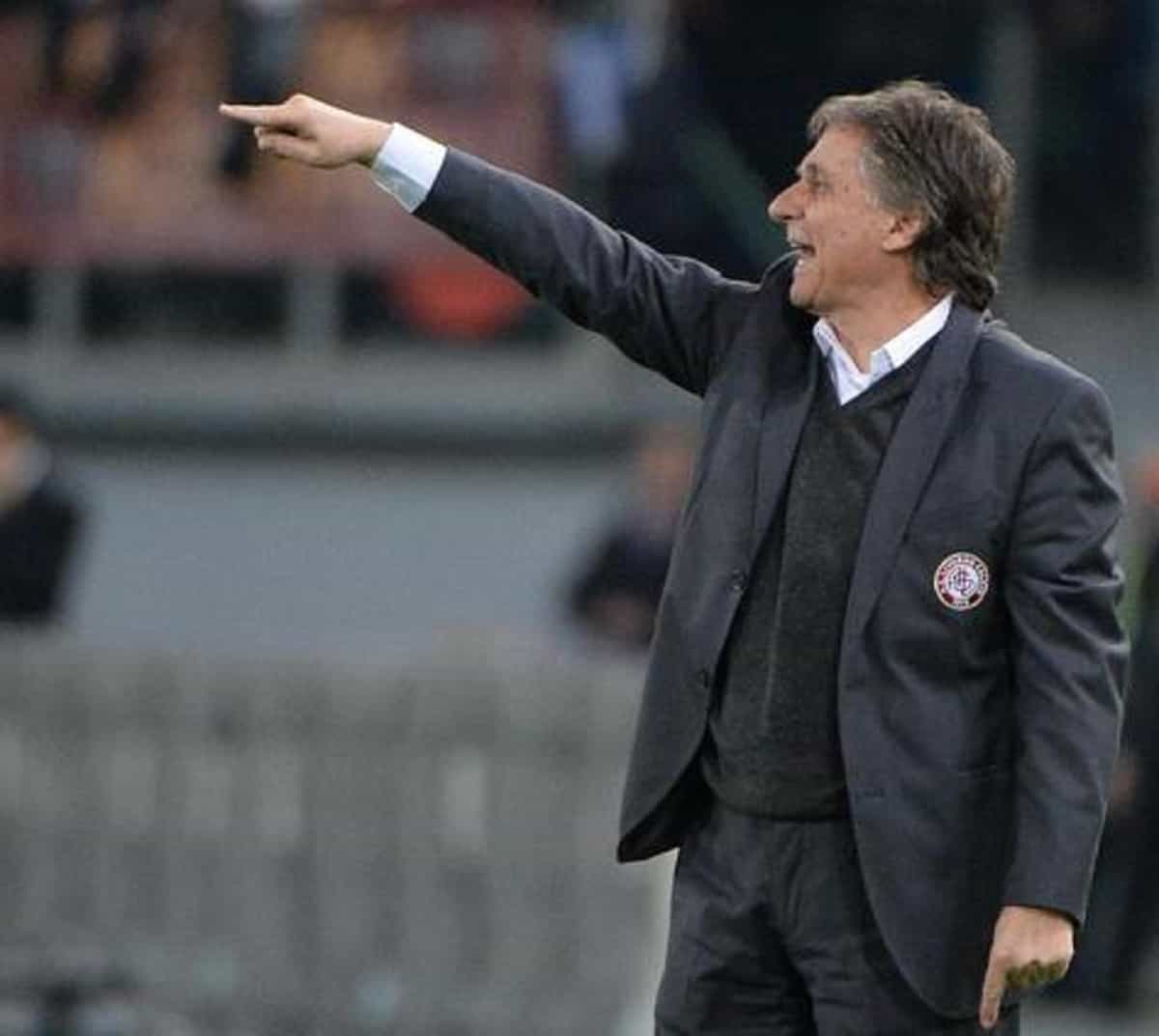 Attilio Perotti, la moglie dell'ex allenatore si sporge per sistemare le tende, precipita per 4 piani e muore