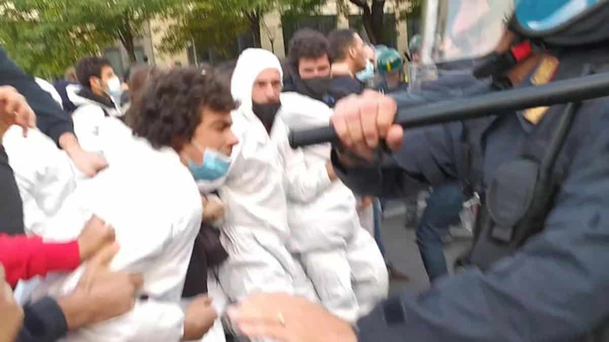 Youth4Climate Milano, scontri manifestanti Polizia