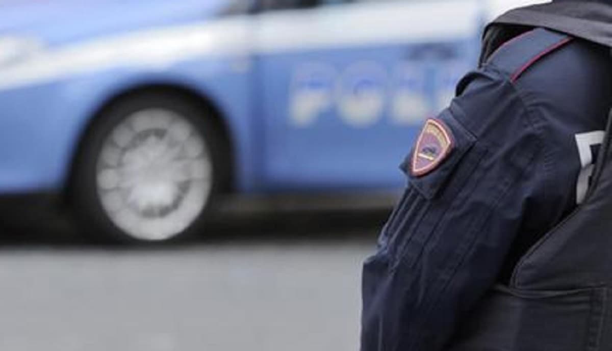 Roma, lancia bottiglia contro poliziotti durante manifestazione anti Green Pass: arrestato 52enne di Forza Nuova