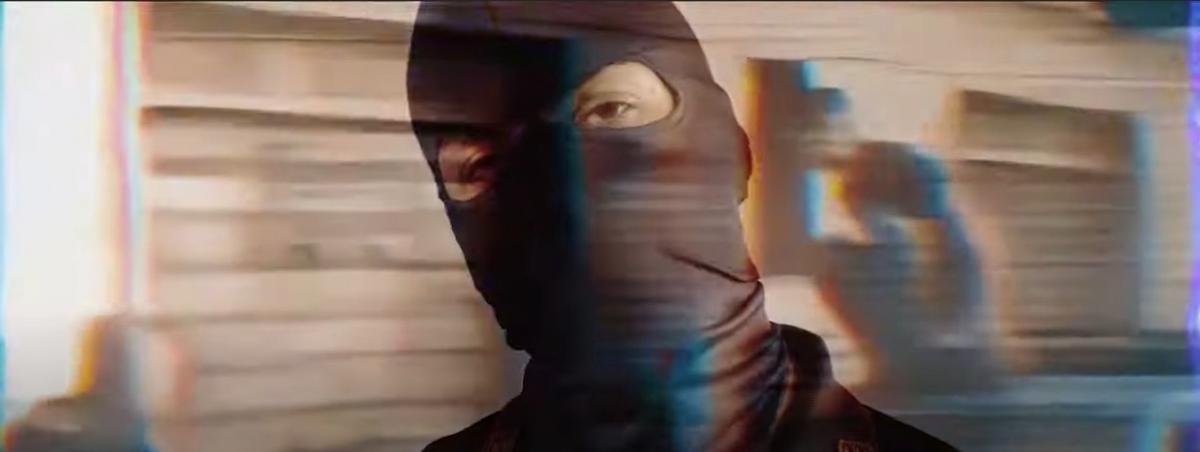 "Uno sbirro Qualunque", il poliziotto rapper che spopola su YouTube e Instagram VIDEO