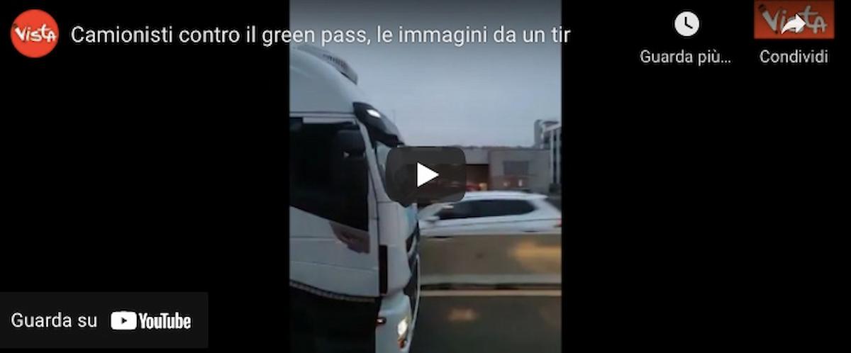 Camionisti contro il Green Pass, procedono a 30 km all'ora per bloccare le autostrade VIDEO