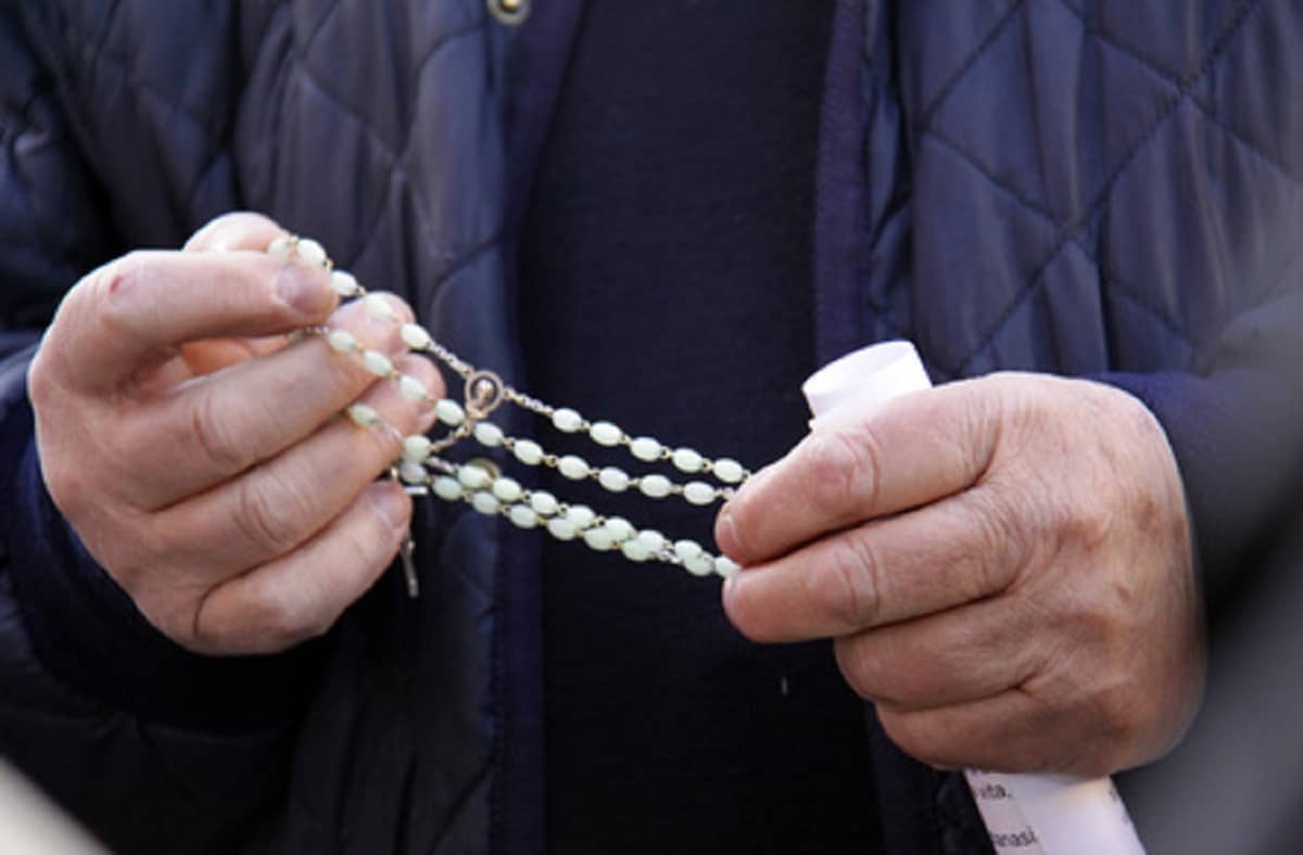 Xavier Novell, il vescovo spagnolo si dimette: si è innamorato di una scrittrice di romanzi erotici