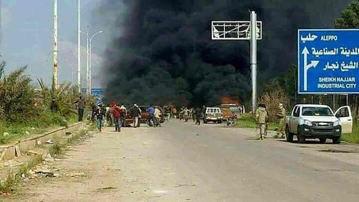 Siria, attentato terroristico contro un bus dell'esercito: 13 morti. Il più sanguinoso degli ultimi anni