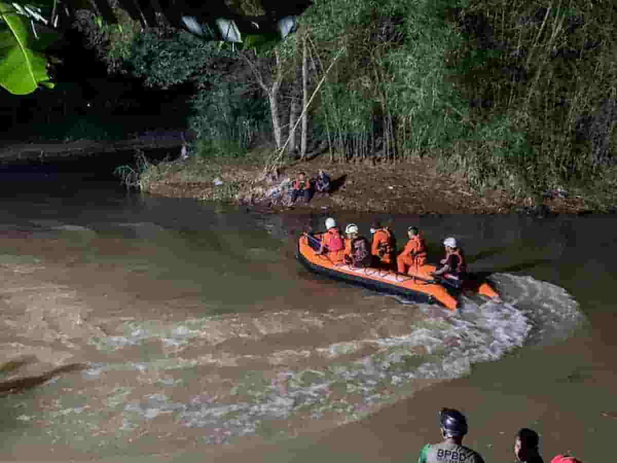 Gita scolastica, 11 ragazzini annegati nel fiume in Indonesia: sono stati travolti dalla corrente