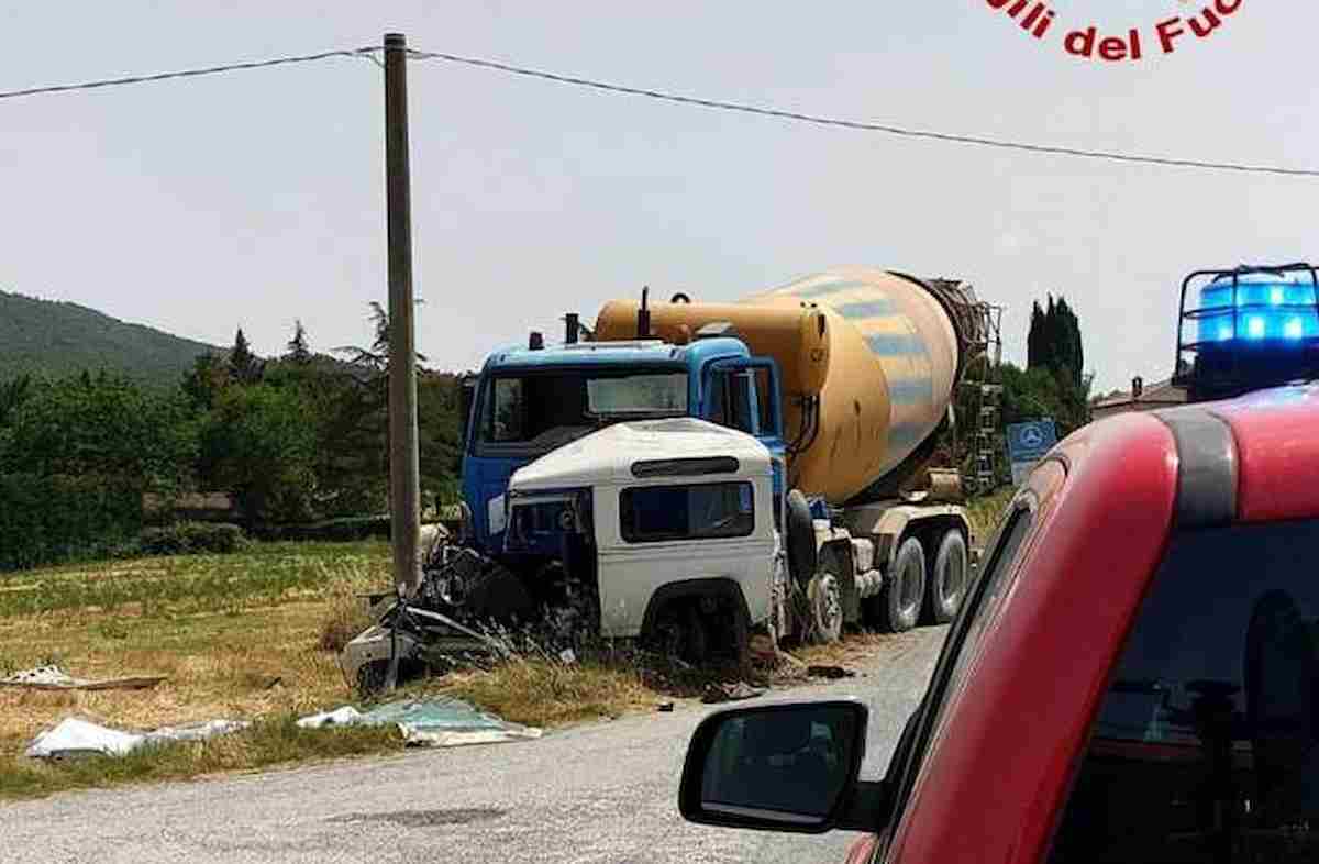 Incidente a Montecchia di Crosara: schianto tra furgone e betoniera, morto un 65enne