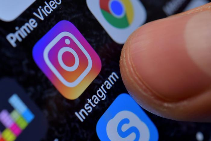 Facebook, Instagram e WhatsApp, che è successo? Server riavviati a mano, 7 ore senza social