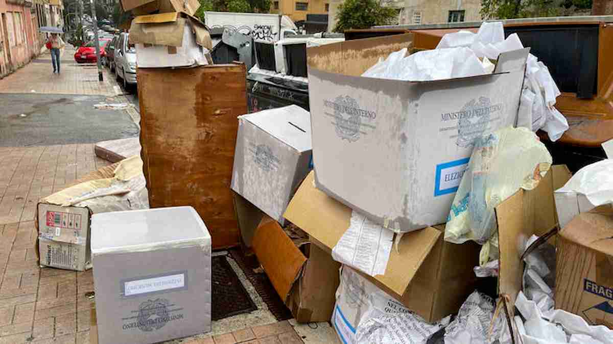 urne elttorale rifiuti,roma ansa