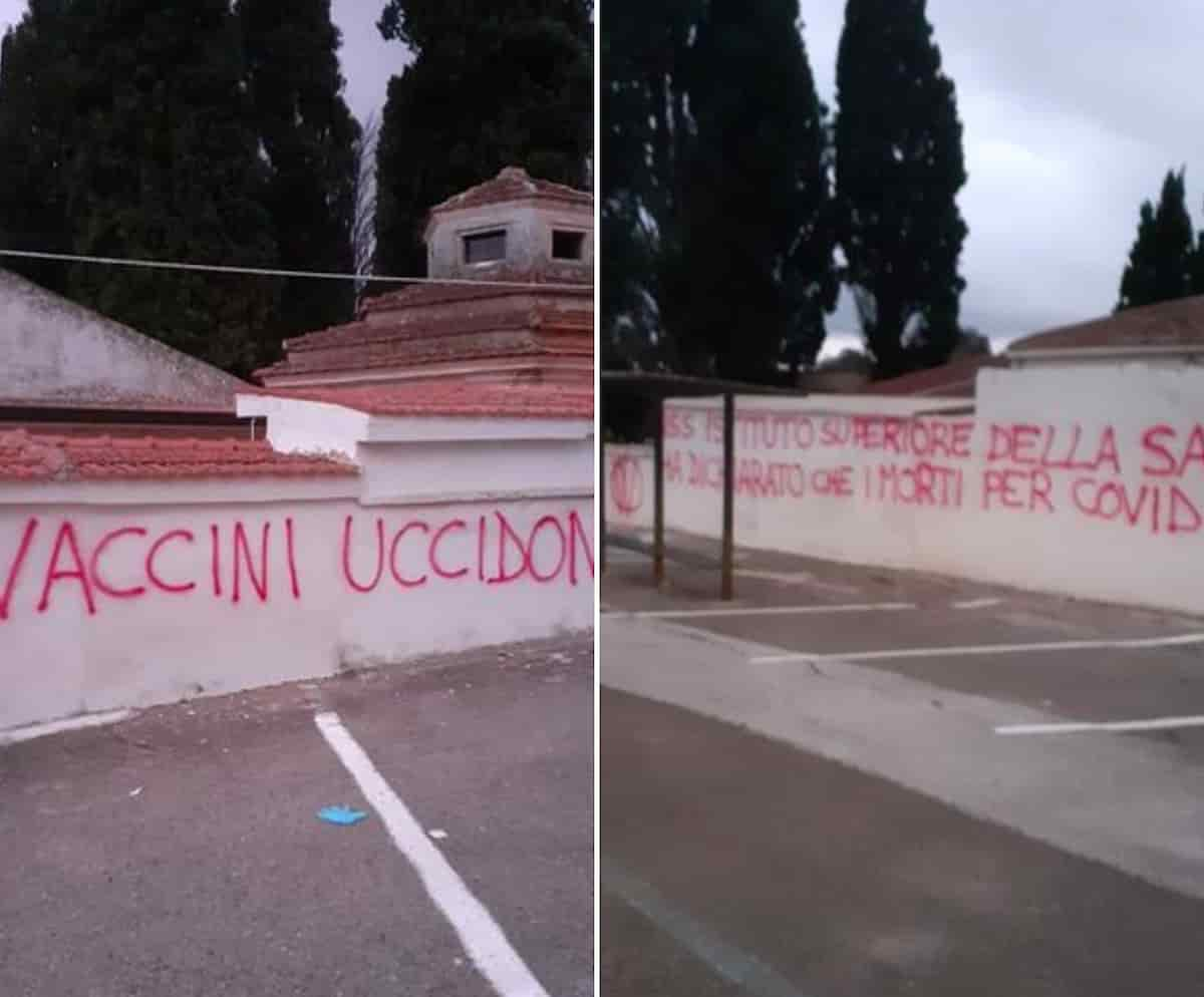 San Nicandro Garganico (Foggia), scritte no-vax sui muri del cimitero: "I vaccini uccidono"