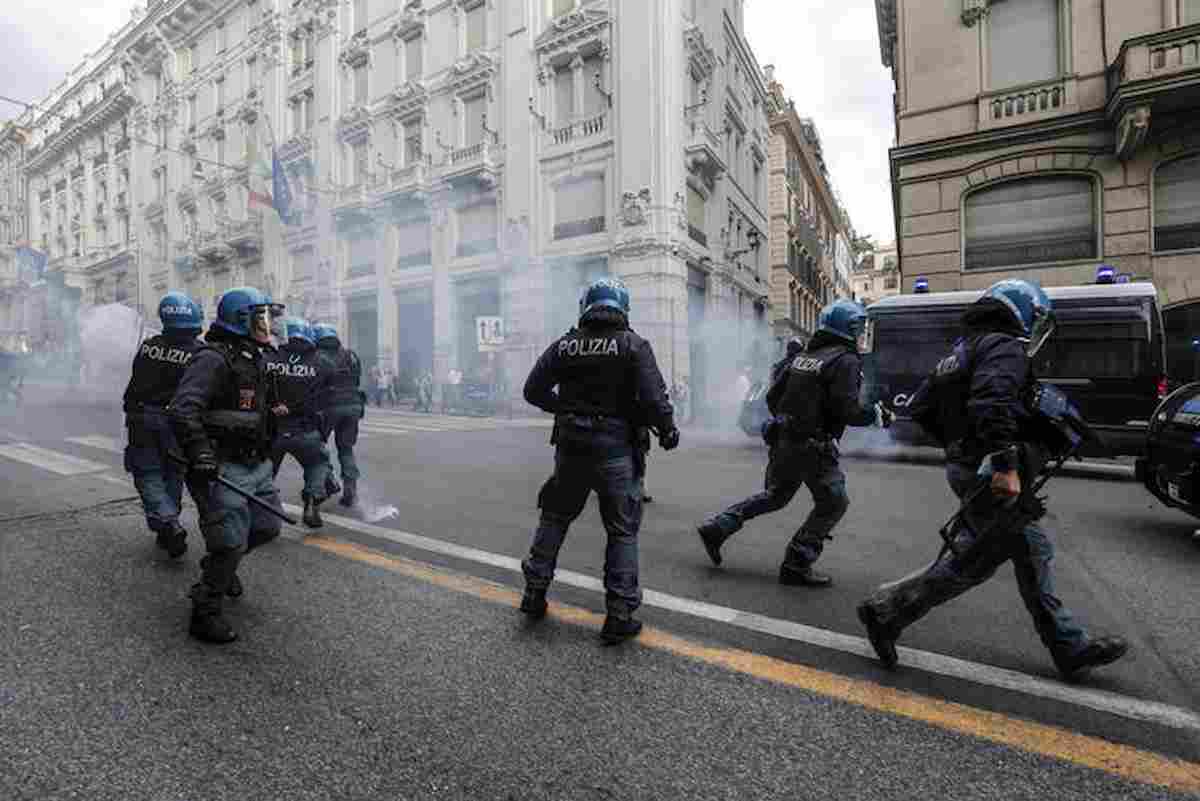 scontri roma foto ansa